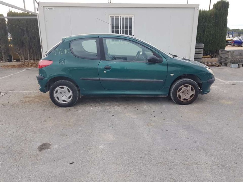 peugeot 206 berlina del año 2000