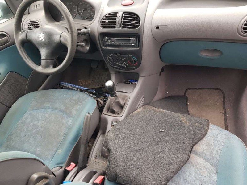 peugeot 206 berlina del año 2000