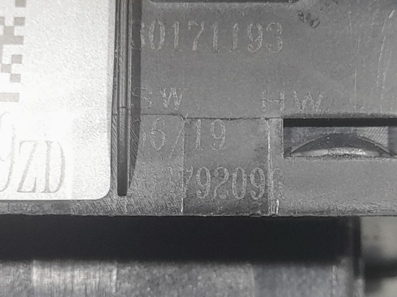 Recambio de mando elevalunas delantero izquierdo para peugeot 2008 i (cu_) 1.5 bluehdi 100 referencia OEM IAM 58242539ZD  