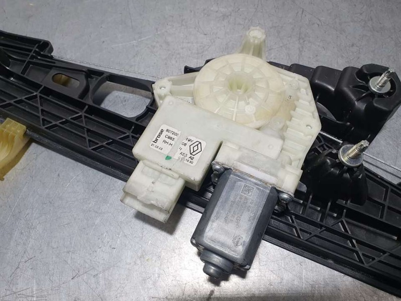 Recambio de elevalunas delantero derecho para renault captur ii equilibre referencia OEM IAM 807203293R BROSE ELECTRICO 6 PINES