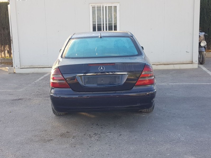 mercedes-benz clase e (w211) berlina del año 2003