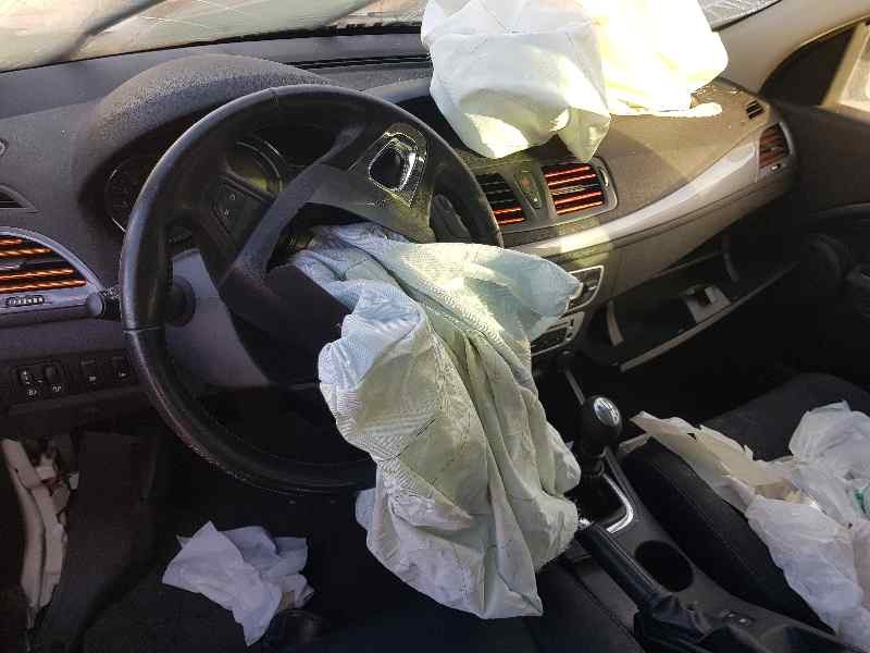 renault megane iii berlina 5 p del año 2015