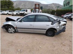 TOYOTA AVENSIS BERLINA (T 22)