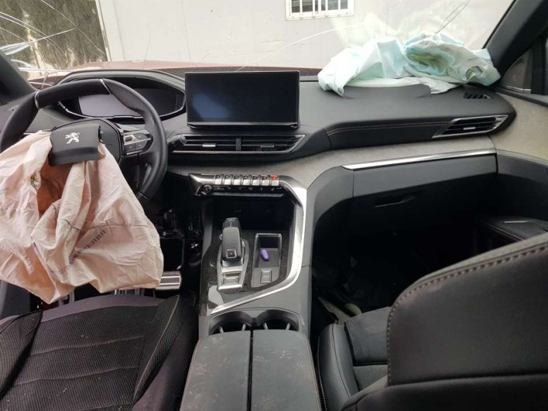 peugeot 3008 del año 2021