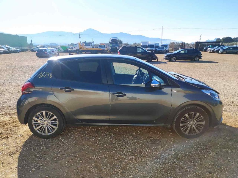 peugeot 208 del año 2016