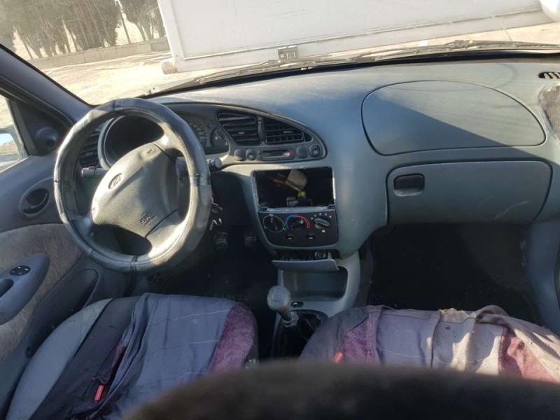 ford fiesta berlina del año 1997