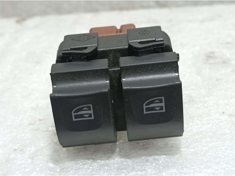 Recambio de mando elevalunas delantero izquierdo para dacia sandero 1.0 tce 90 referencia OEM IAM 254113300R  LADO IZQ MANDOS TR