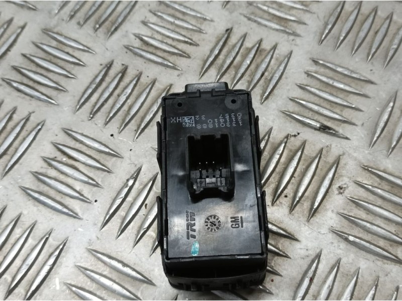 Recambio de mando elevalunas trasero izquierdo para opel insignia berlina cosmo referencia OEM IAM 13301888  