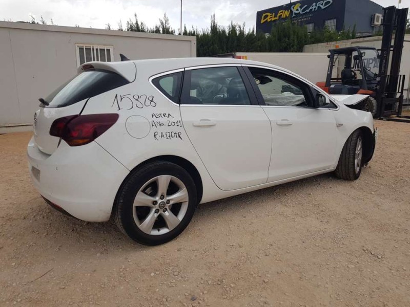 opel astra j lim. del año 2011