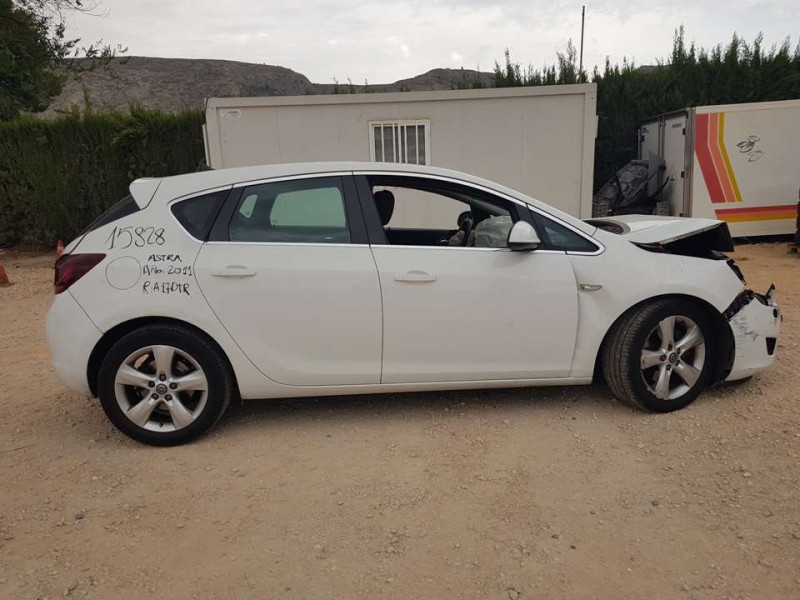 opel astra j lim. del año 2011