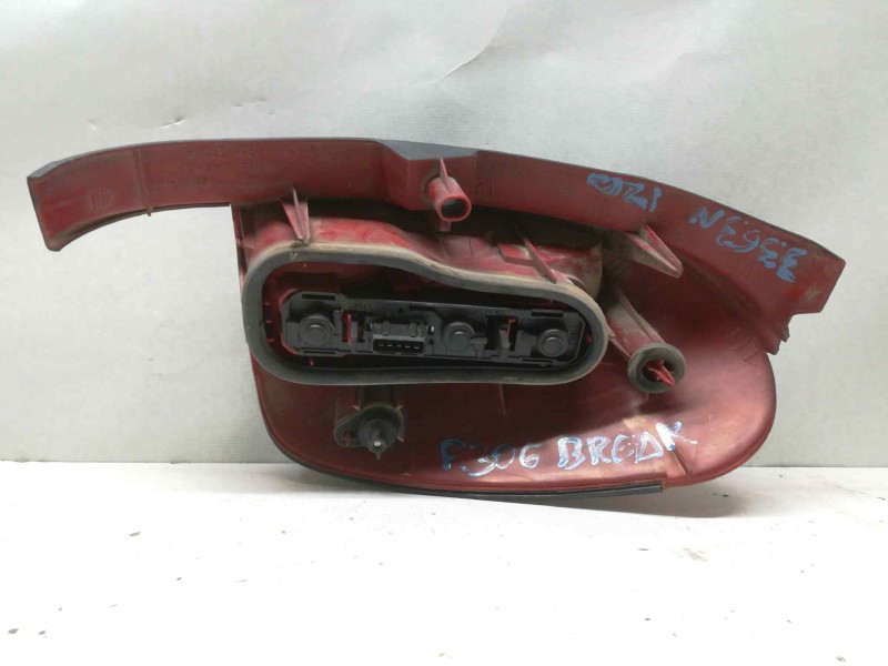 Recambio de piloto trasero izquierdo para peugeot 306 break 1.9 diesel referencia OEM IAM   INTERIOR