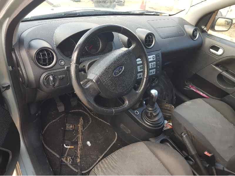 ford fiesta (cbk) del año 2004