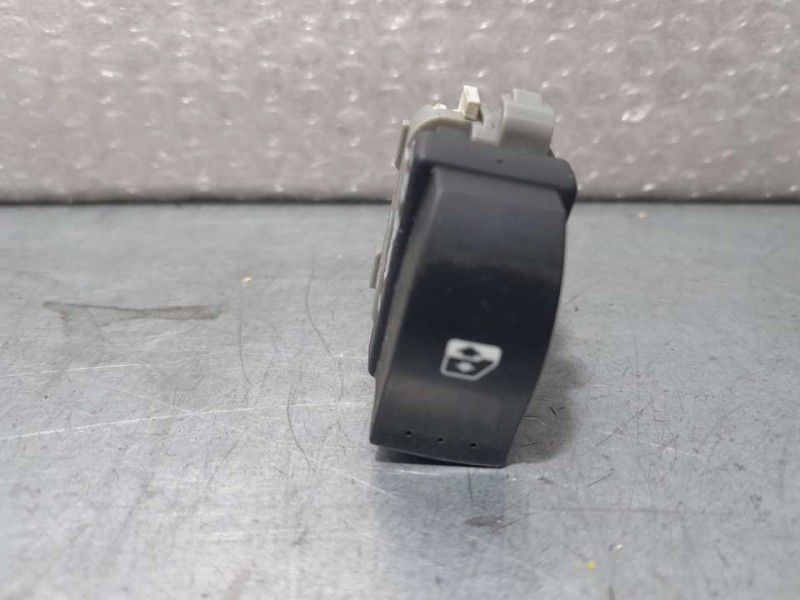 Recambio de mando elevalunas delantero derecho para renault megane ii berlina 5p authentique referencia OEM IAM 8200315013  