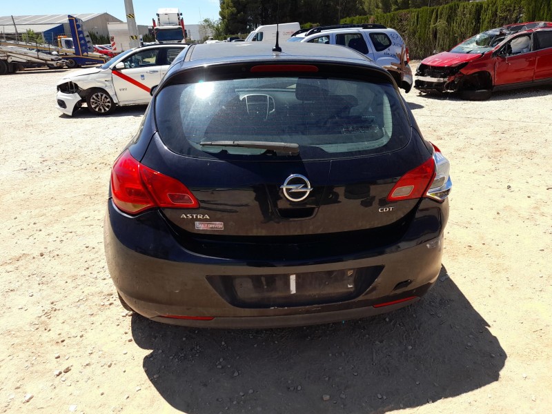 opel astra j (p10) del año 2010