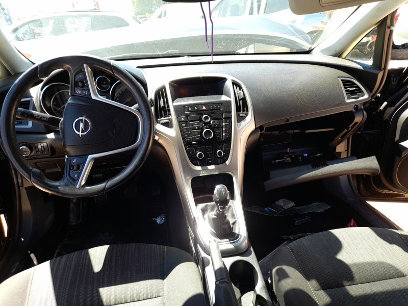 opel astra j (p10) del año 2010