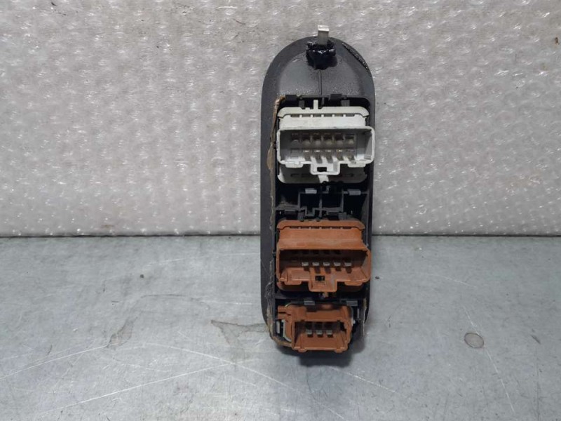 Recambio de mando elevalunas delantero izquierdo para renault megane ii berlina 5p authentique referencia OEM IAM 8200315033  
