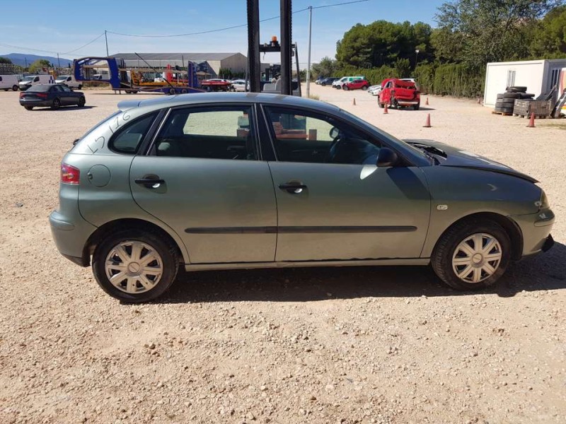 seat ibiza (6l1) del año 2002
