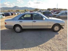 MERCEDES-BENZ CLASE E (W210) BERLINA