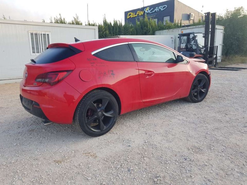 opel astra j gtc del año 2012
