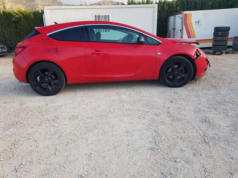 opel astra j gtc del año 2012