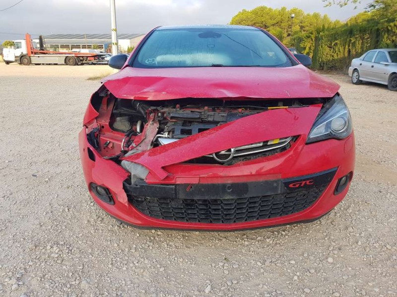 opel astra j gtc del año 2012