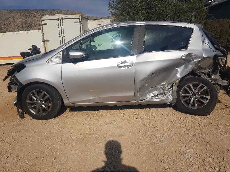 toyota yaris del año 2014