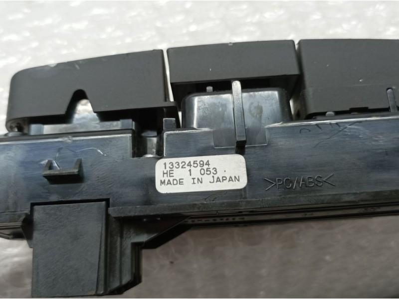 Recambio de warning para opel insignia berlina cosmo referencia OEM IAM 13324594  