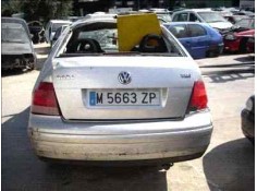 VOLKSWAGEN BORA BERLINA (1J2)