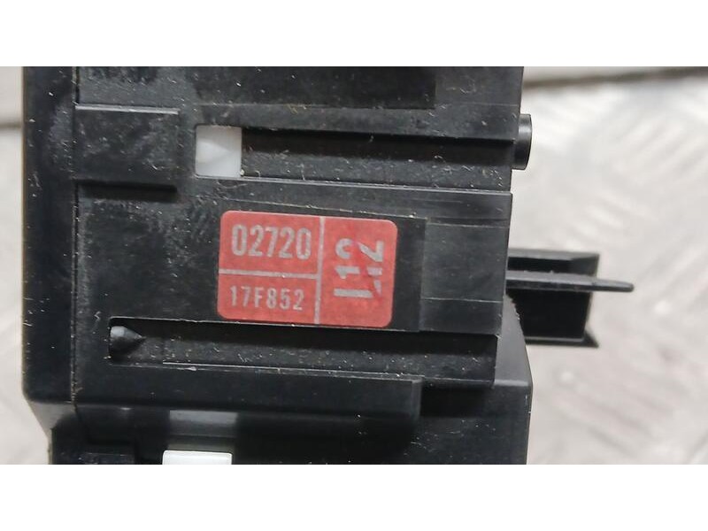 Recambio de mando intermitentes para toyota auris hybrid active referencia OEM IAM 0272017F852  