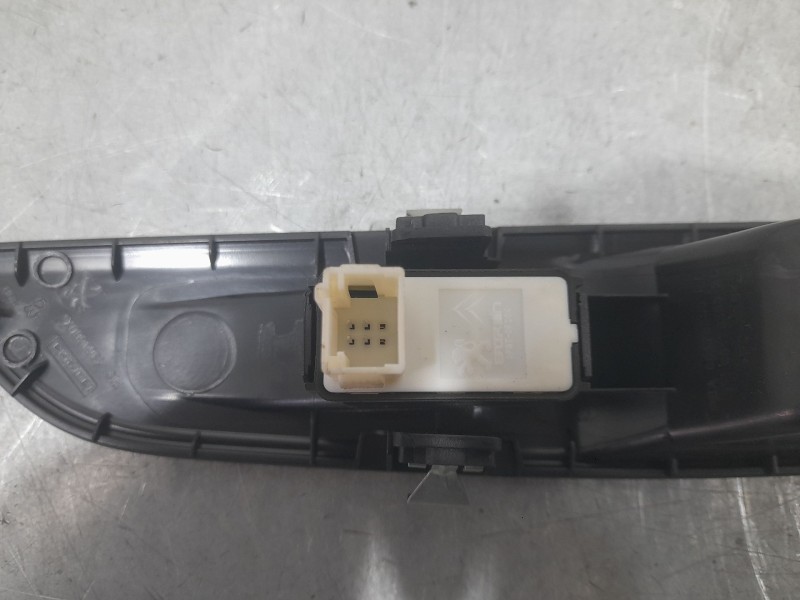 Recambio de mando elevalunas trasero derecho para peugeot 5008 ii (mc_, mj_, mr_, m4_) 1.2 (mrhnyh, mrhnyw, mrhnsj, mrhnsu, mrhn