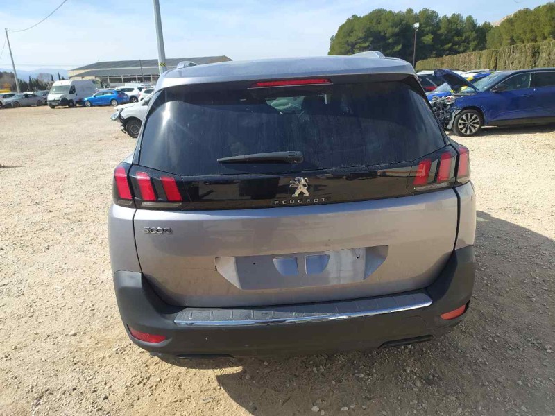 peugeot 5008 del año 2018