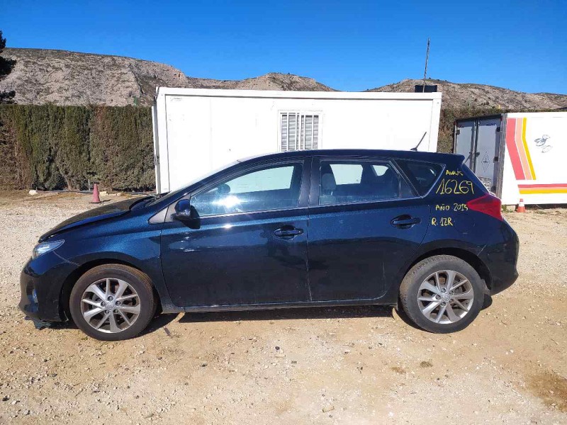 toyota auris del año 2013