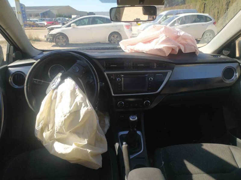 toyota auris del año 2013