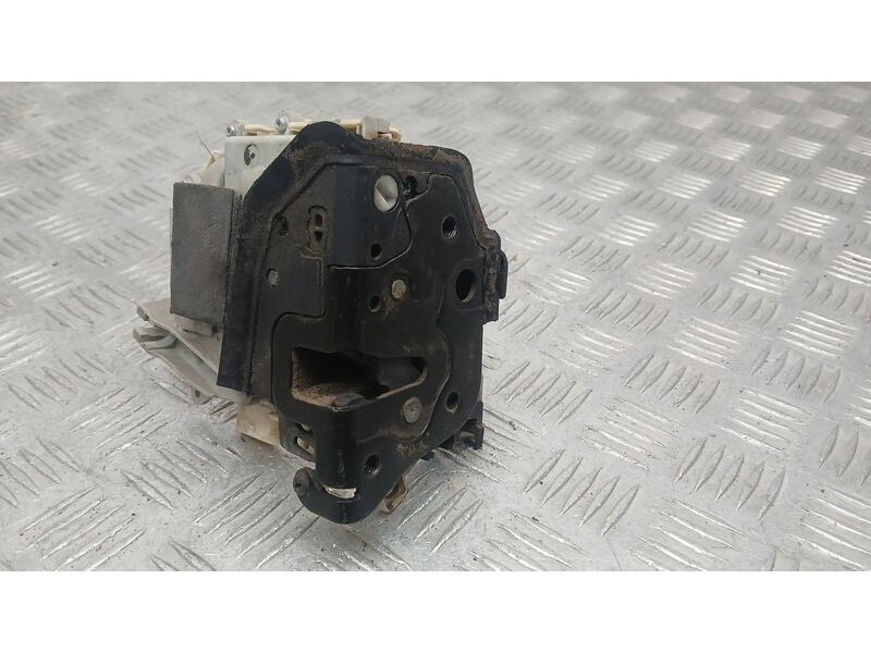 Recambio de cerradura puerta delantera derecha para audi a1 (8x) attraction referencia OEM IAM 8J1837016C  