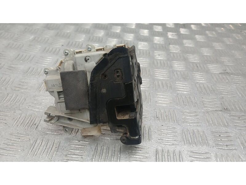 Recambio de cerradura puerta delantera derecha para audi a1 (8x) attraction referencia OEM IAM 8J1837016C  