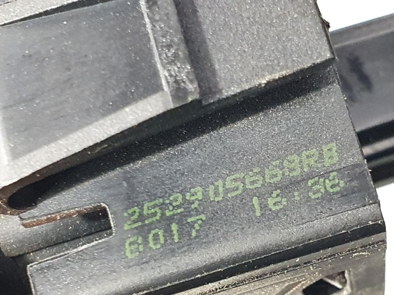 Recambio de warning para dacia sandero stepway referencia OEM IAM 252905668RB  