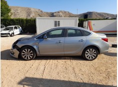 OPEL ASTRA J SEDÁN
