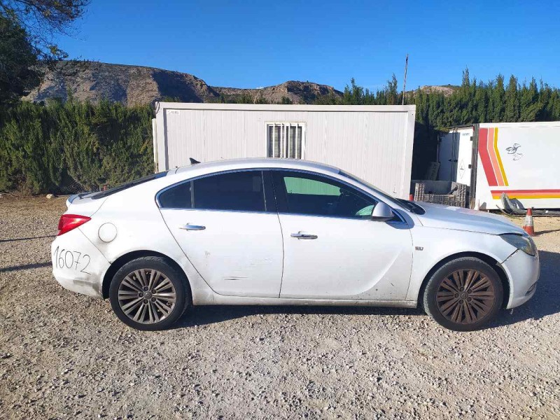 opel insignia berlina del año 2013