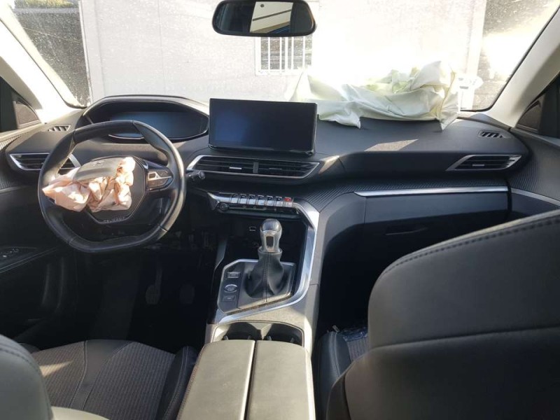 peugeot 5008 del año 2021