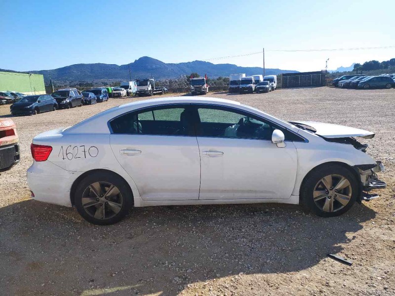toyota avensis (t27) del año 2015