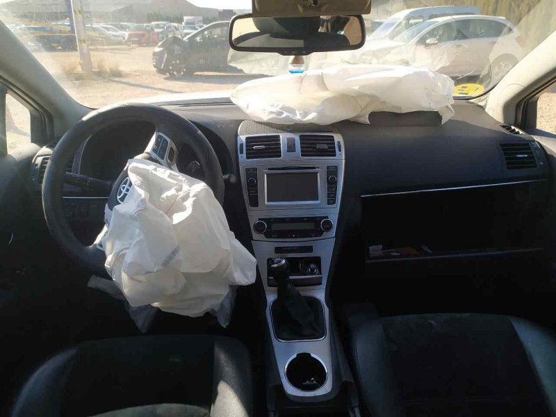 toyota avensis (t27) del año 2015