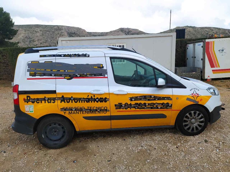 ford transit courier del año 2017