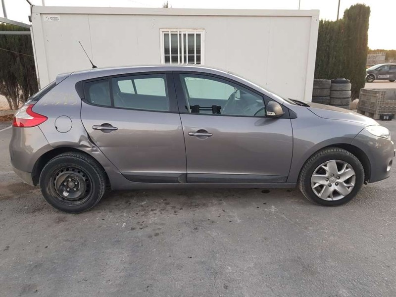 renault megane iii berlina 5 p del año 2011