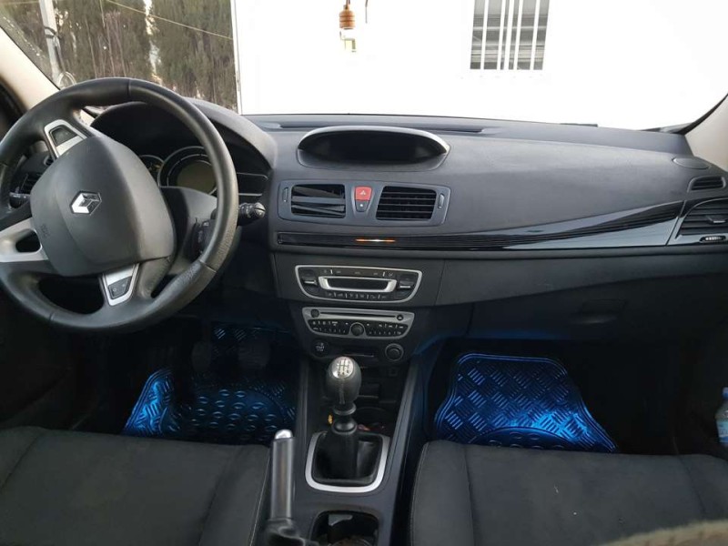 renault megane iii berlina 5 p del año 2011