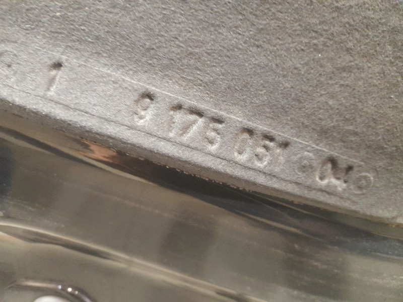 Recambio de capot para bmw x4 (f26) xdrive 20d referencia OEM IAM 72307J  TOCADO