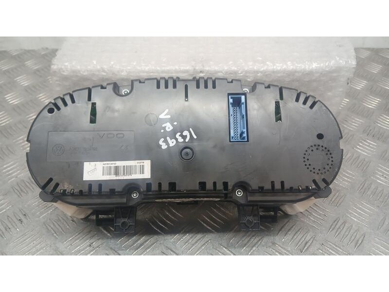 Recambio de cuadro instrumentos para audi a1 (8x) attraction referencia OEM IAM 8X0920930D CONTINENTAL A2C30105700