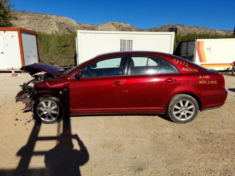 toyota avensis (_t25_) del año 2005