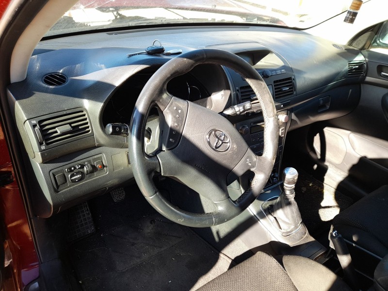 toyota avensis (_t25_) del año 2005