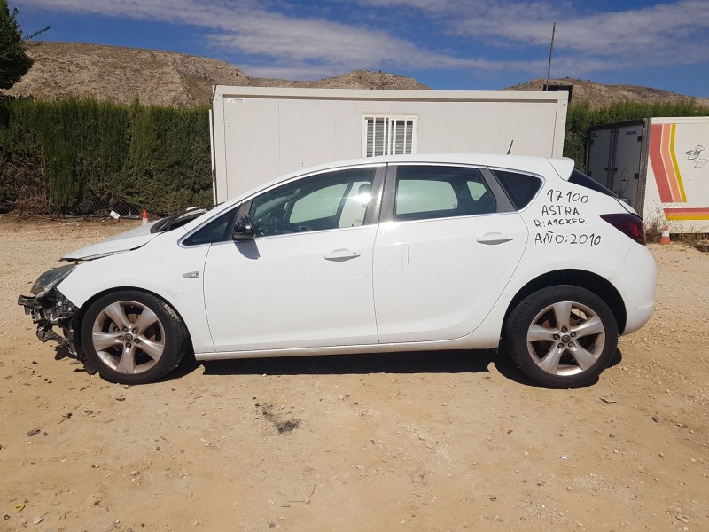 opel astra j (p10) del año 2010