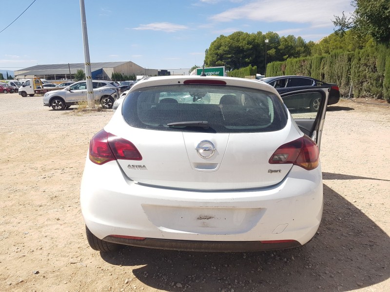 opel astra j (p10) del año 2010
